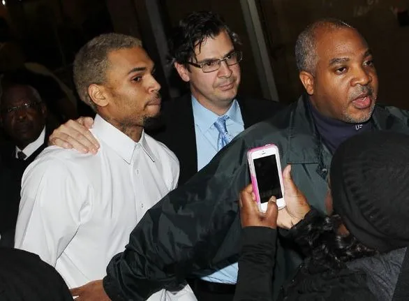 Chris Brown leaves rehab